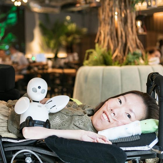 分身ロボットOriHimeと一緒のIzumi Nishimuraのプロフィール写真